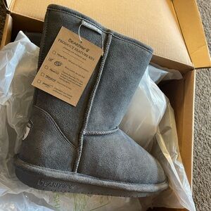NWT BearPaw Emma Short Wide Suede Boots